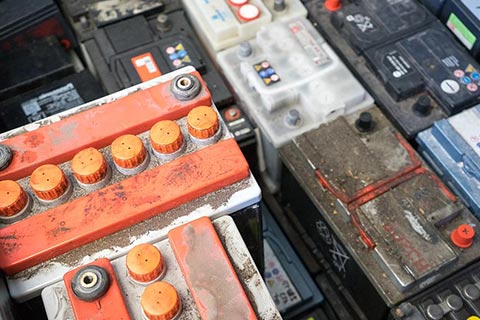 应城天鹅高价铁锂电池回收✔收废旧钴酸锂电池✔旧电瓶回收公司